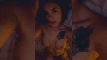 Viki Mitrović poziranje i jebačina s guza