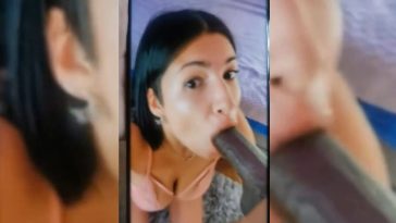 Sofya Lynx puši crni kurac