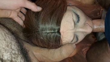 Croatian Sexy Lady sisanje dva kurca